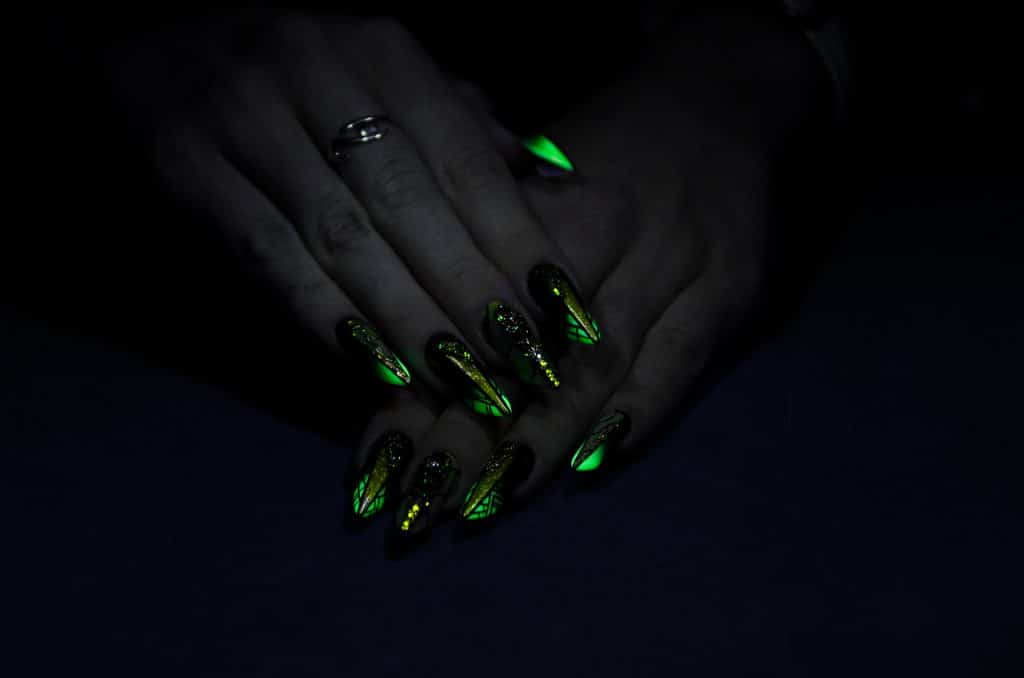 NEON Edge nails and green gold