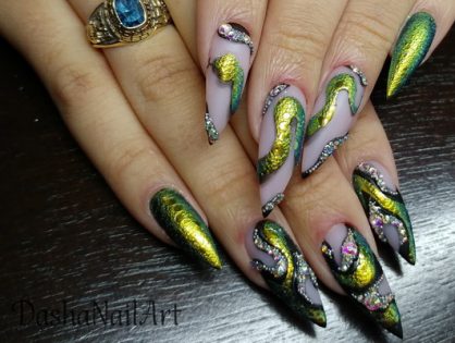 Snake skin nails with stones